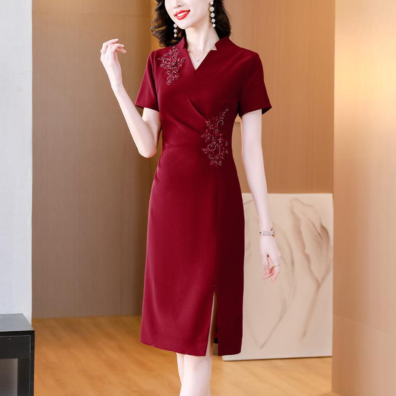婚宴装礼服裙2024夏季新款妈妈装法式气质优雅酒红色连衣裙洋气