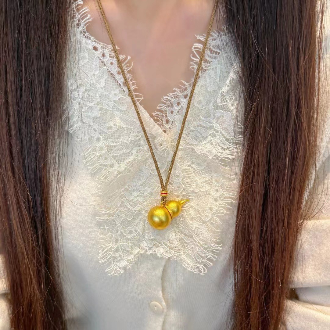 钛钢布艺项链 新中式金葫芦吊坠项链女款2024新款编织长款毛衣链 