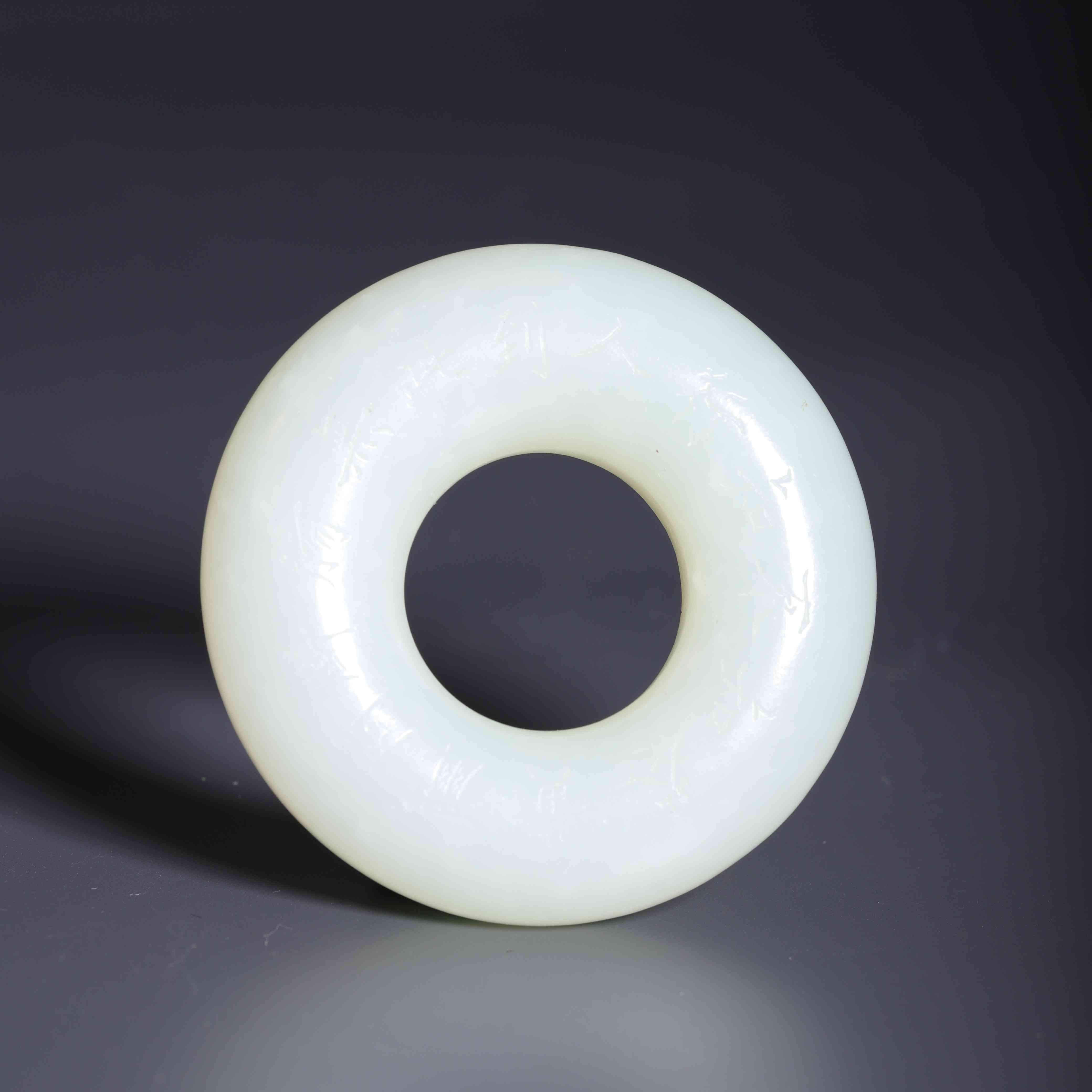 834清代和田玉玉圈把件628