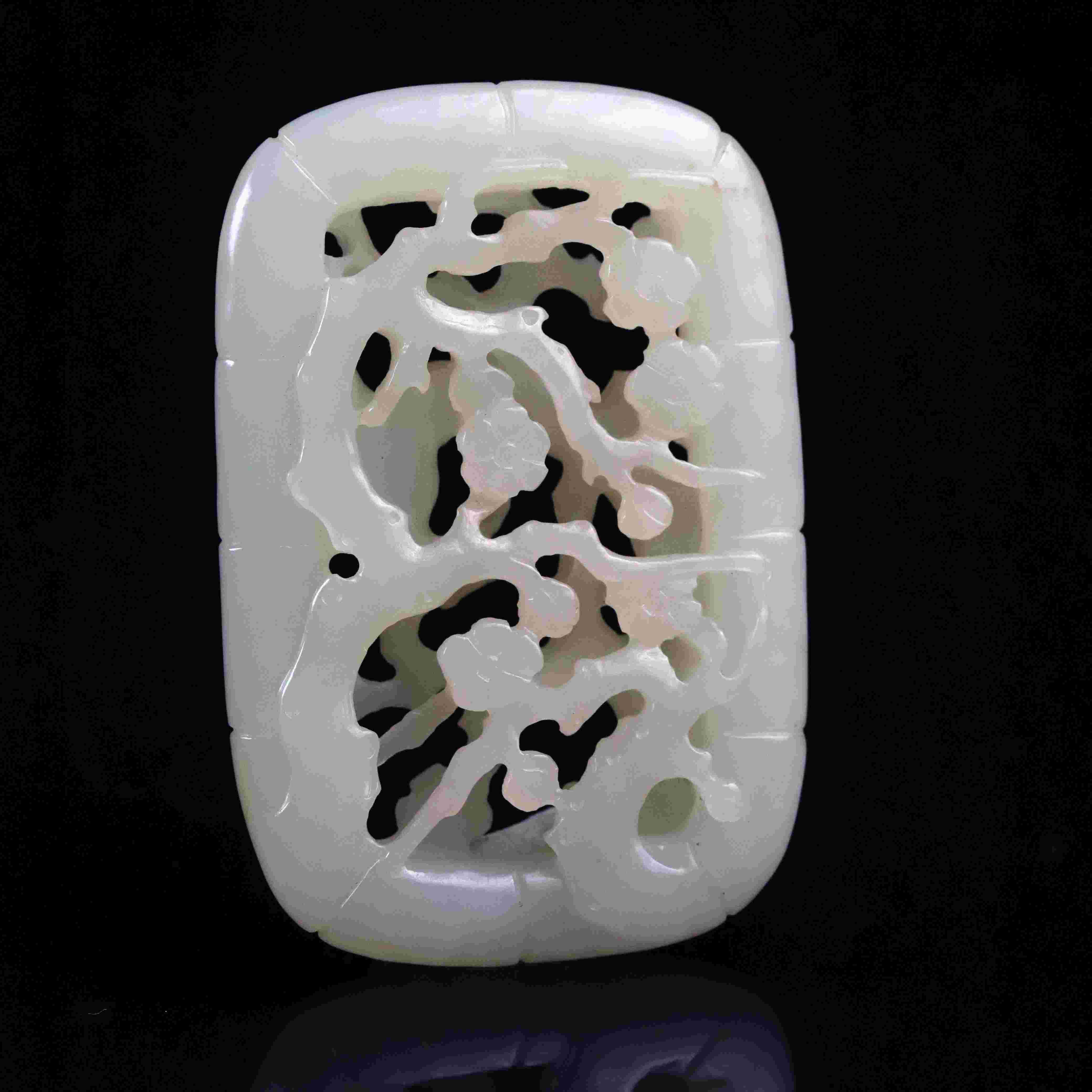 492清代和田玉喜上眉梢镂空佩351