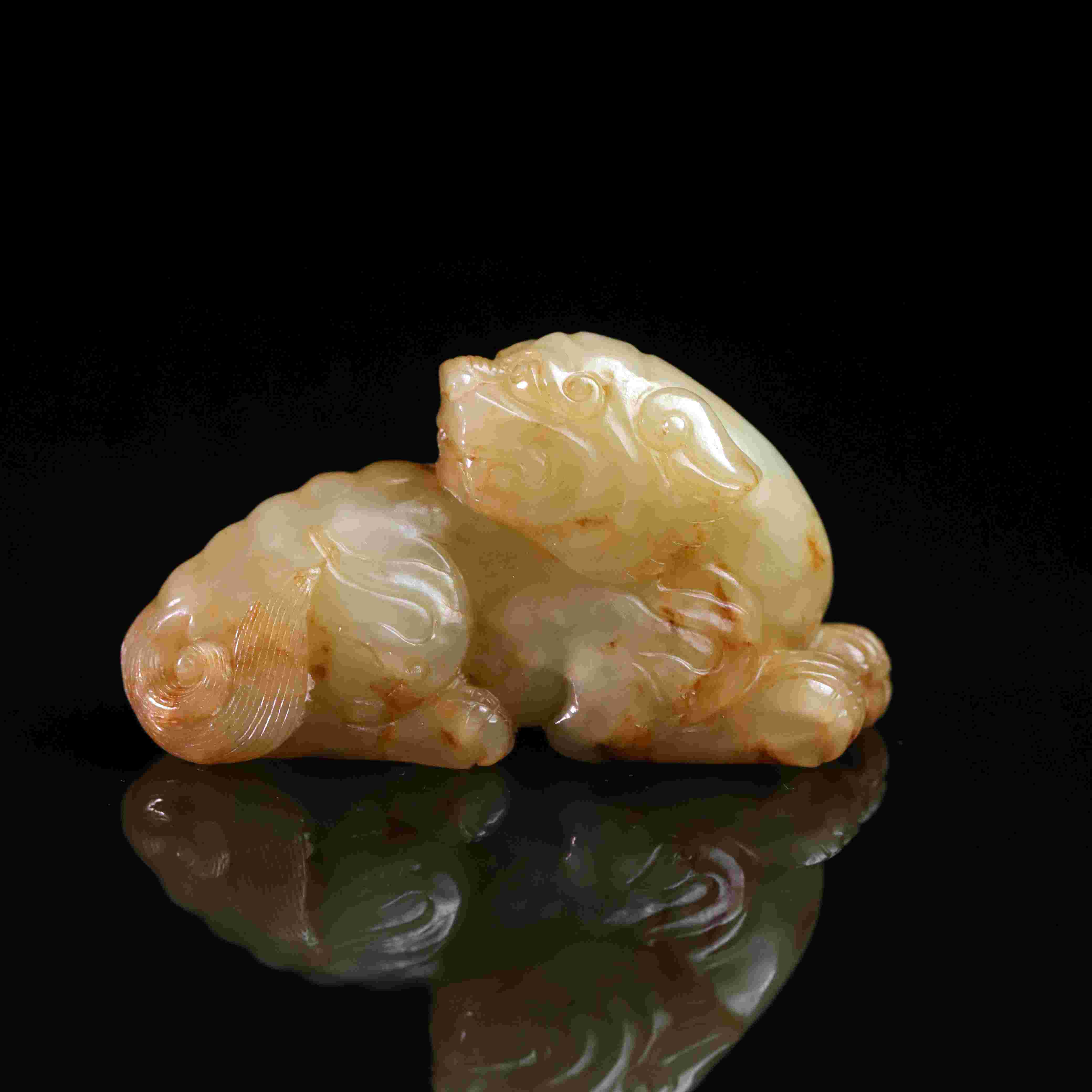 165明代和田玉瑞兽把件1190