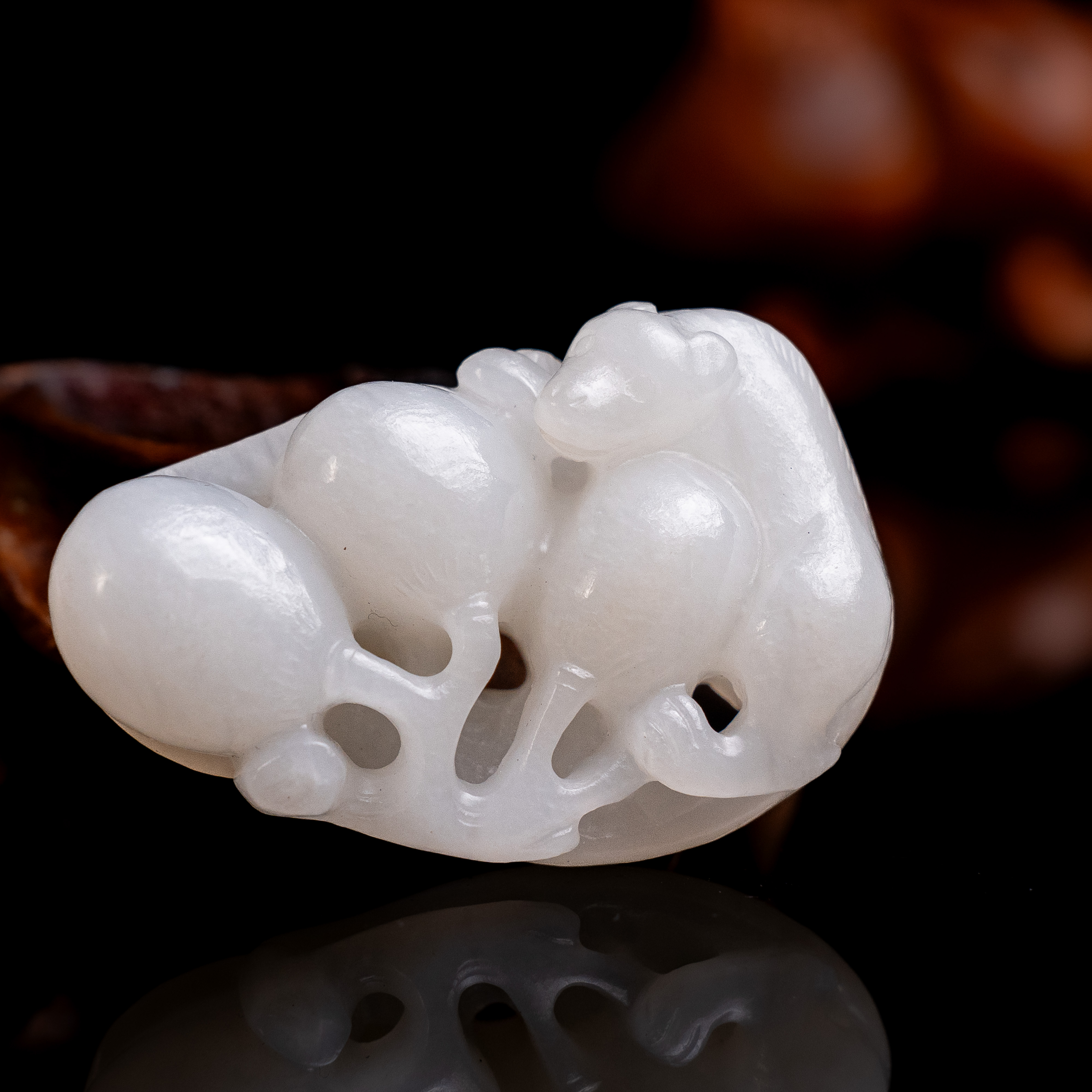 702清代和田玉松鼠葡萄1169