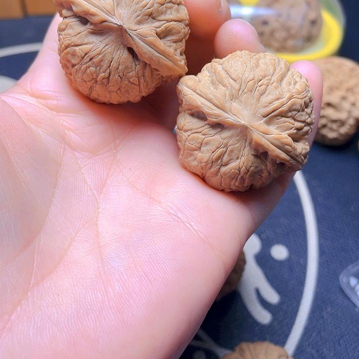 文玩核桃吊坠乾隆磨一对