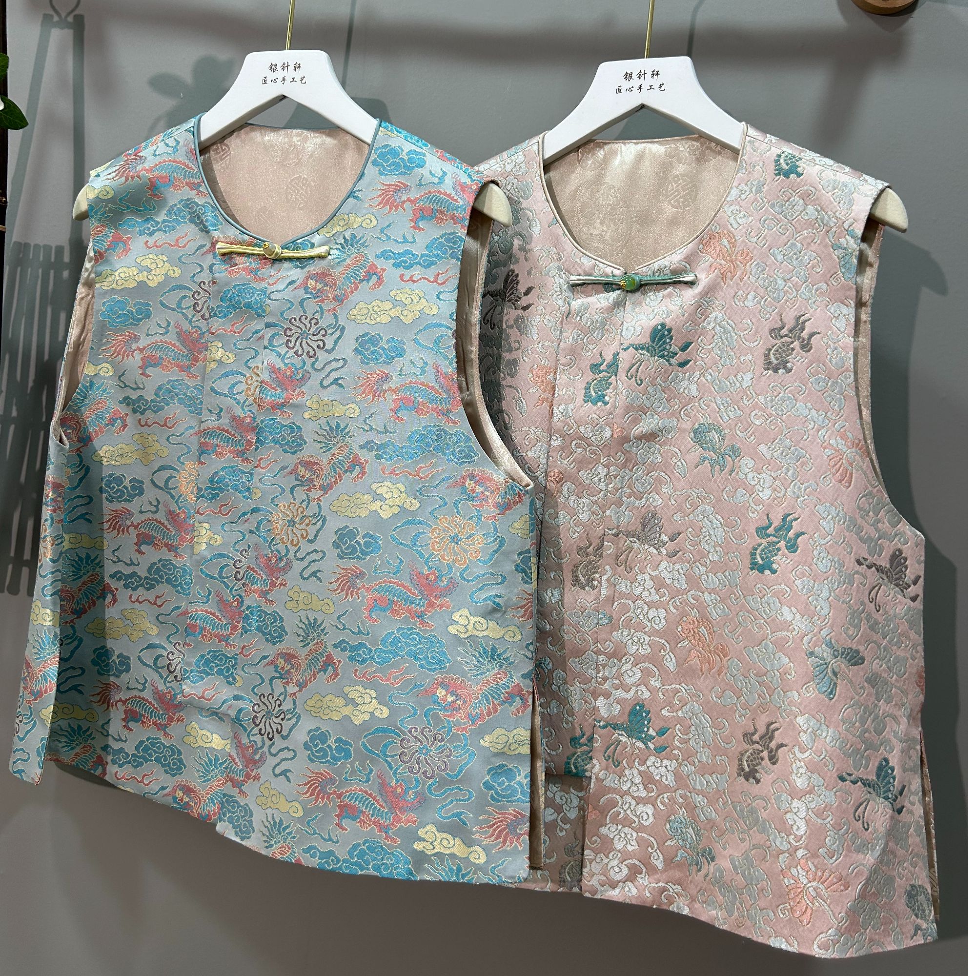 织锦金鱼戏彩蝶新中式马甲上衣