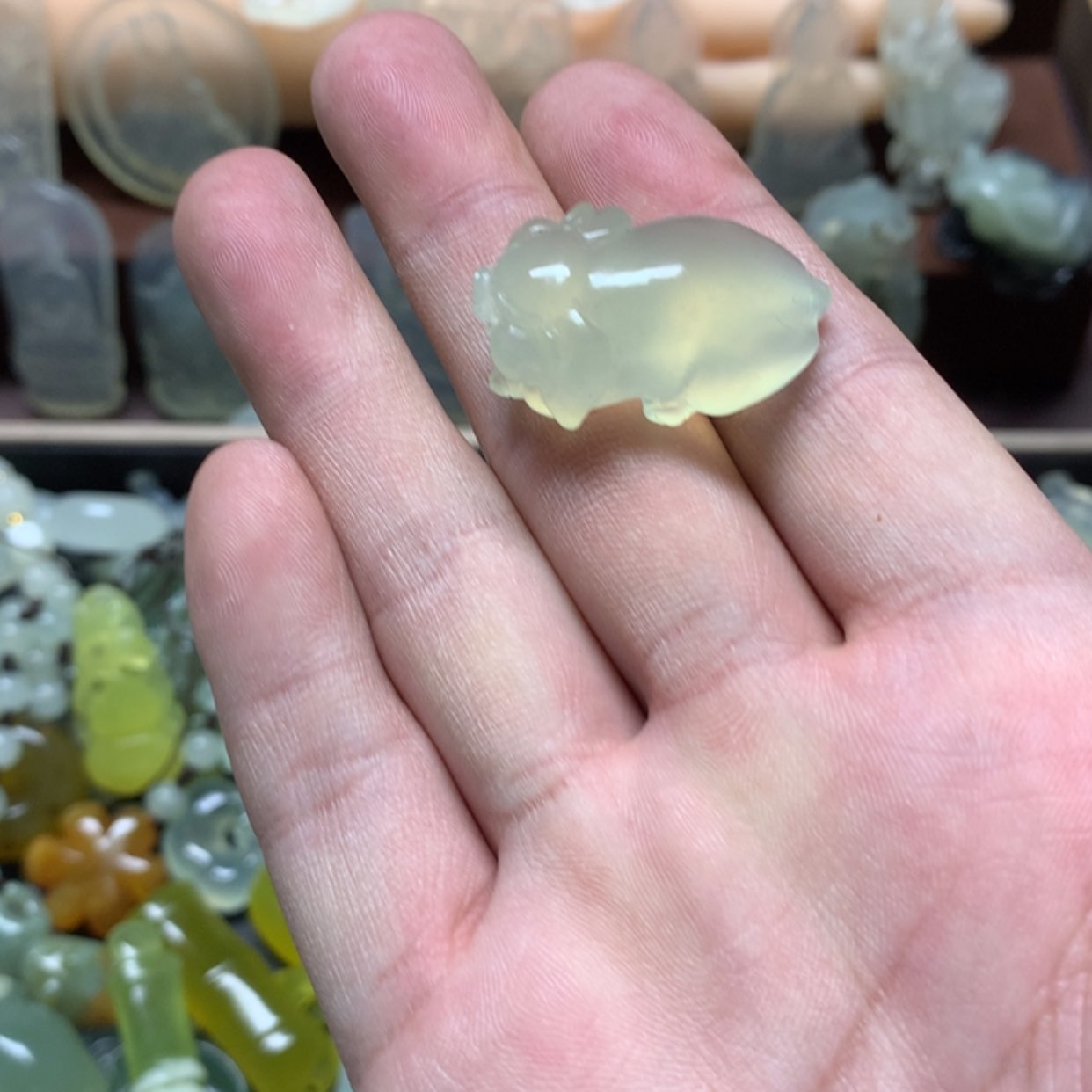 【闪购商品】蛇纹石玉挂坠未镶嵌小**?