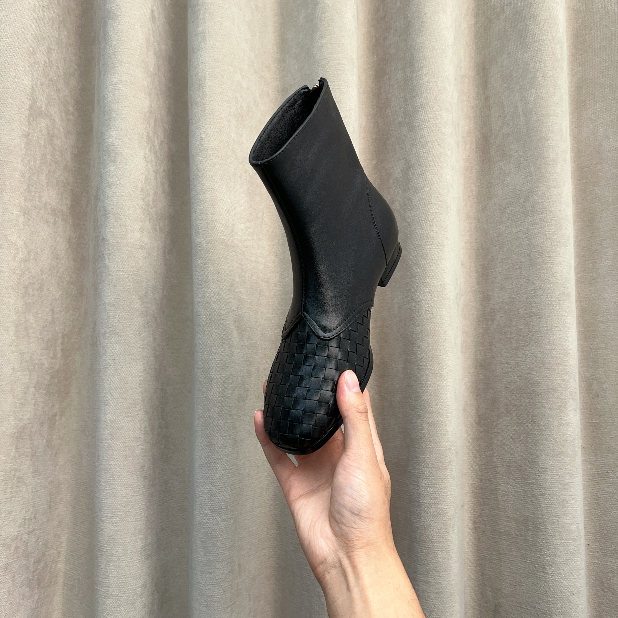 牛皮版百搭复古真皮短靴女2024春秋冬季新款平底瘦瘦靴单靴裸靴子