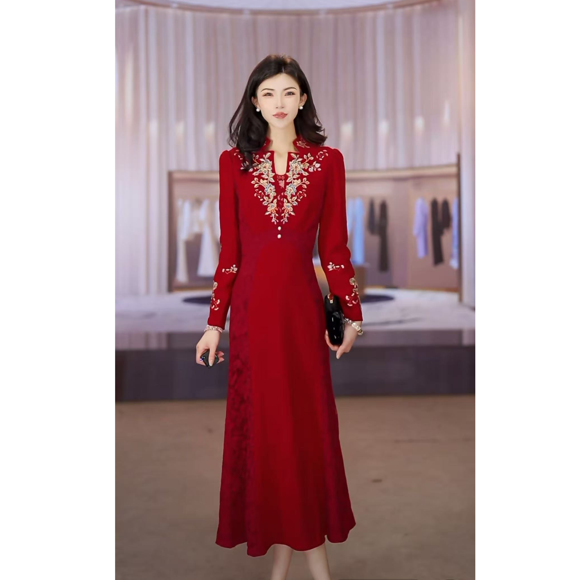 SUSSI/古色冬季商场同款红装新中式妈妈婚宴礼服刺绣连衣裙