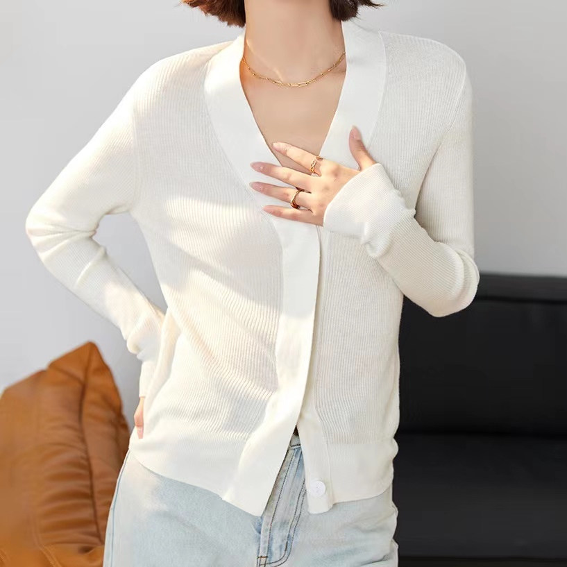 YAERMEI/雅而美春秋时尚气质暗扣开衫女士显瘦百搭长袖针织衫9707