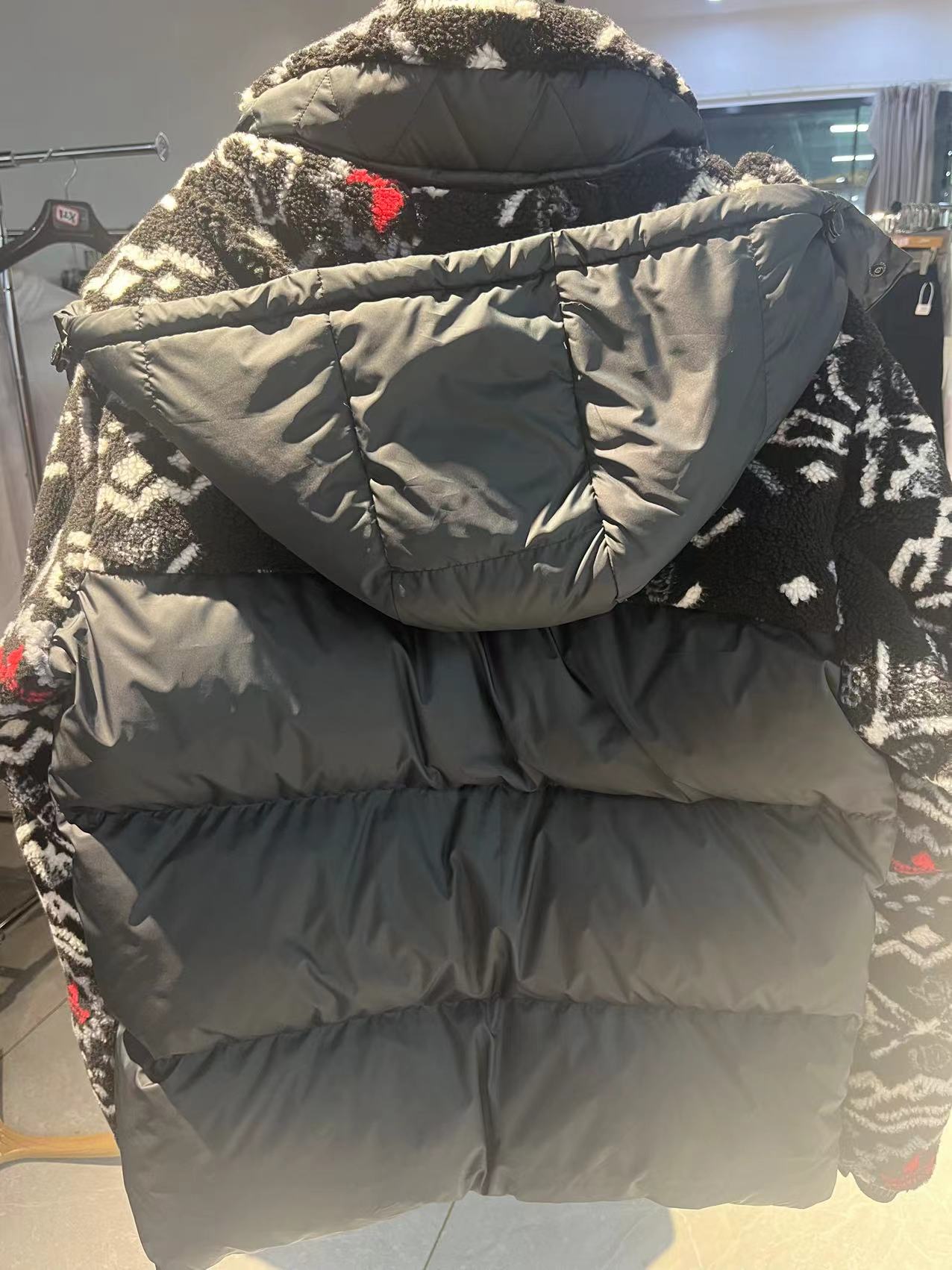 男士羽绒服外套冬季运动时尚户外保暖连帽羽绒服