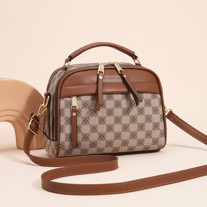 FAK正品大容量单肩小包斜挎包百搭时尚母亲节女士2025年流行女包