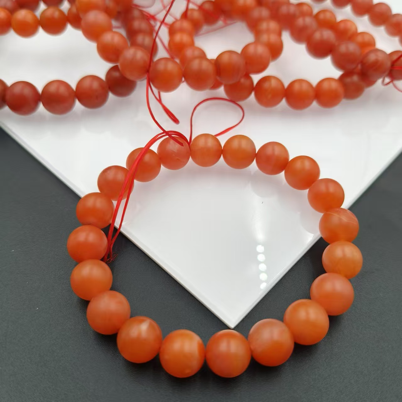  「戴琴珠宝」FR5301-南红玛瑙磨砂10mm左右单圈手串（多样性发其一）