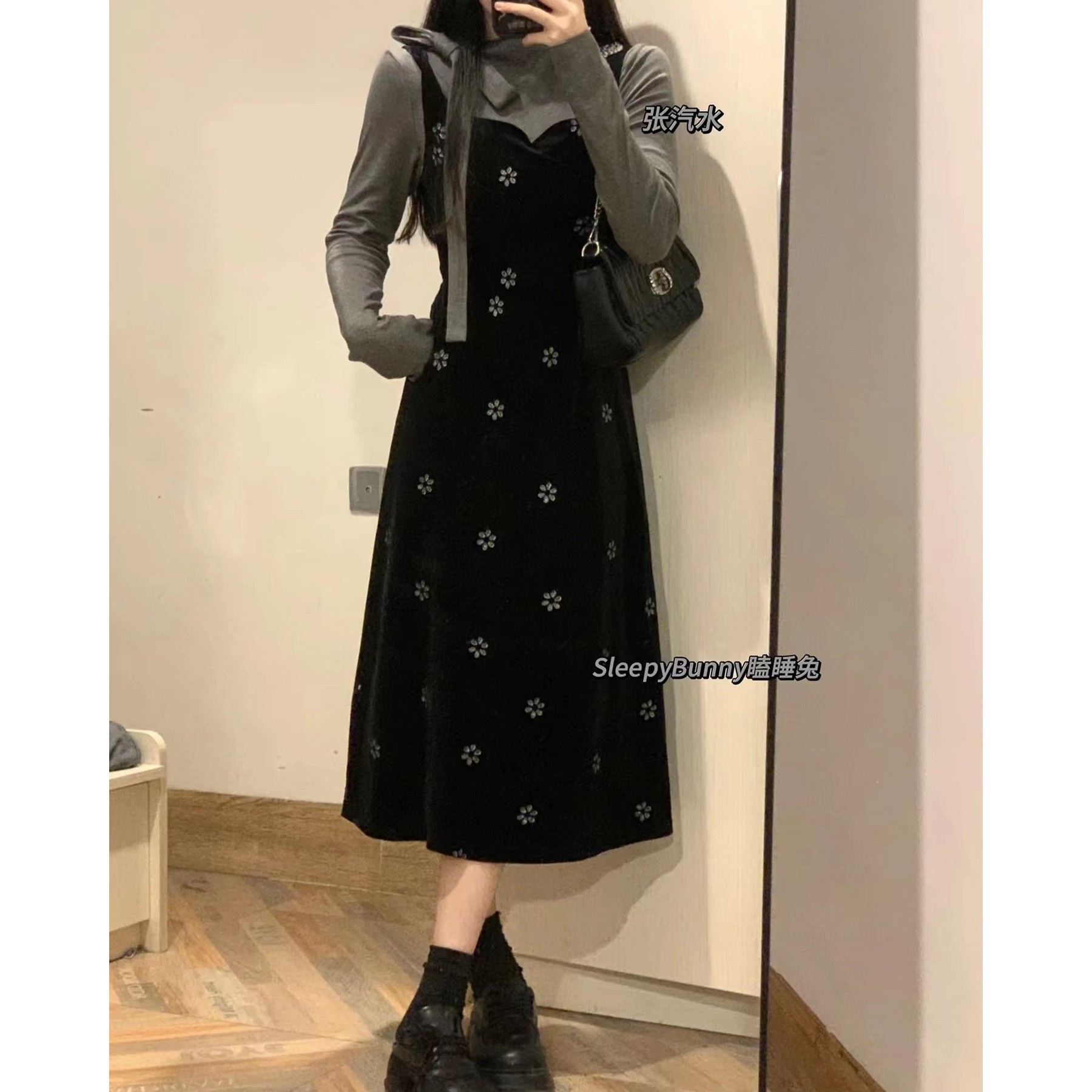 法式丝绒碎花连衣裙女2023秋冬新款蝴蝶结针织打底衫吊带裙两件套