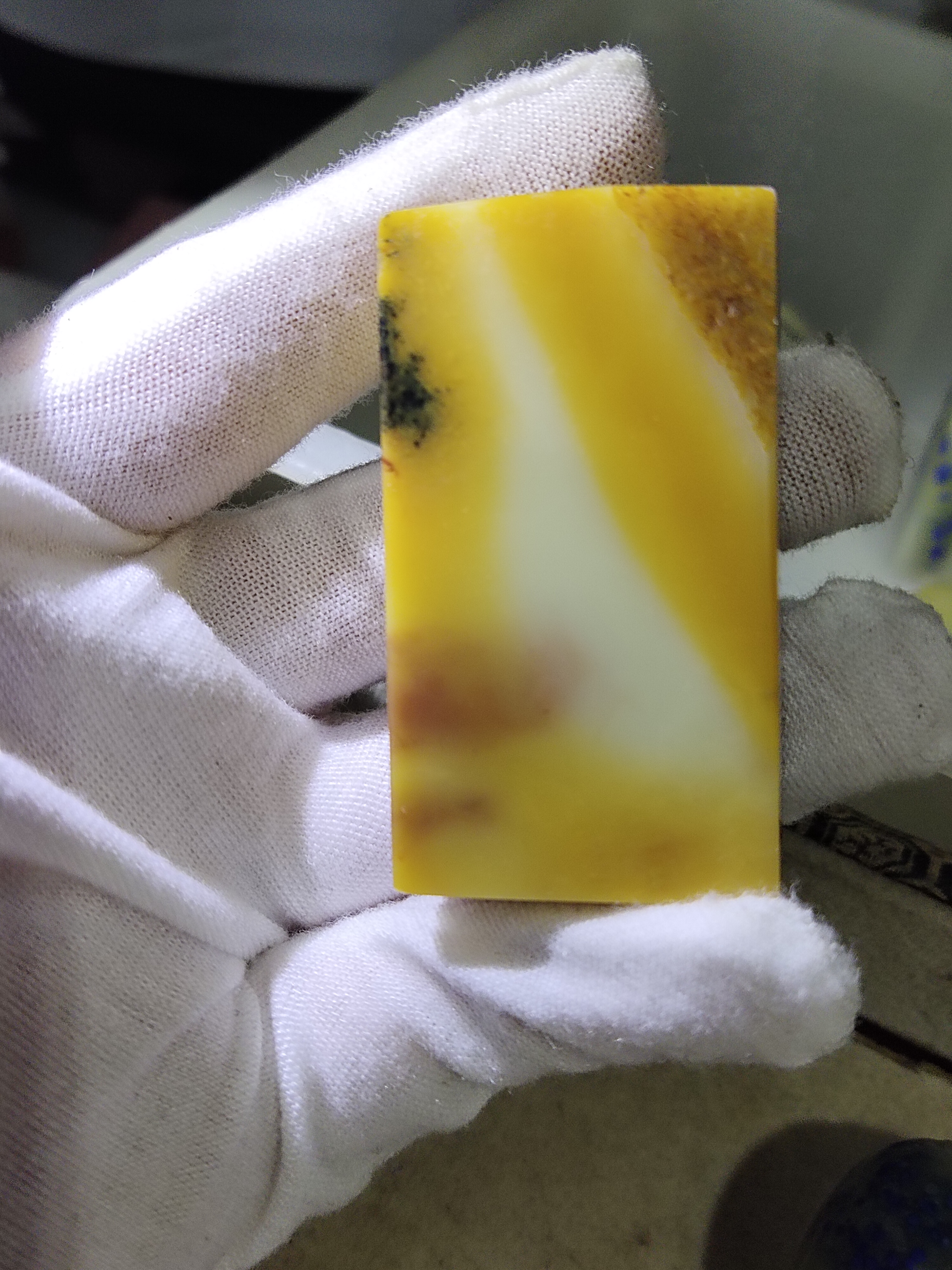 青田石黄金辉，资地全软