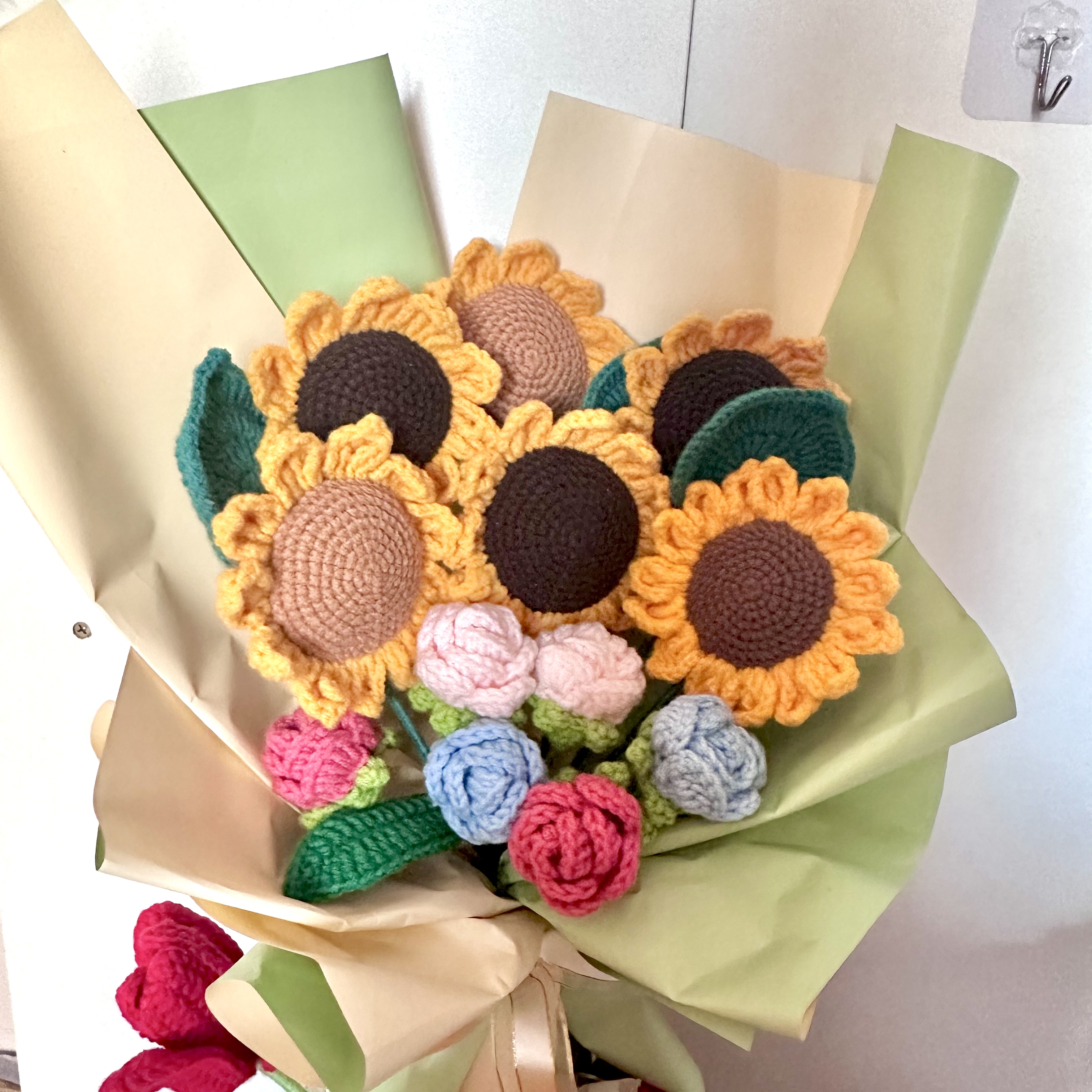 手工钩织毛线花束成品
