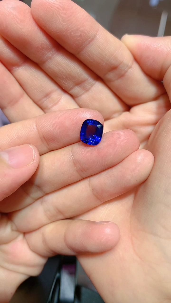 【闪购商品】蓝宝石裸石未镶嵌吉尔德 皇家蓝 3.05CT