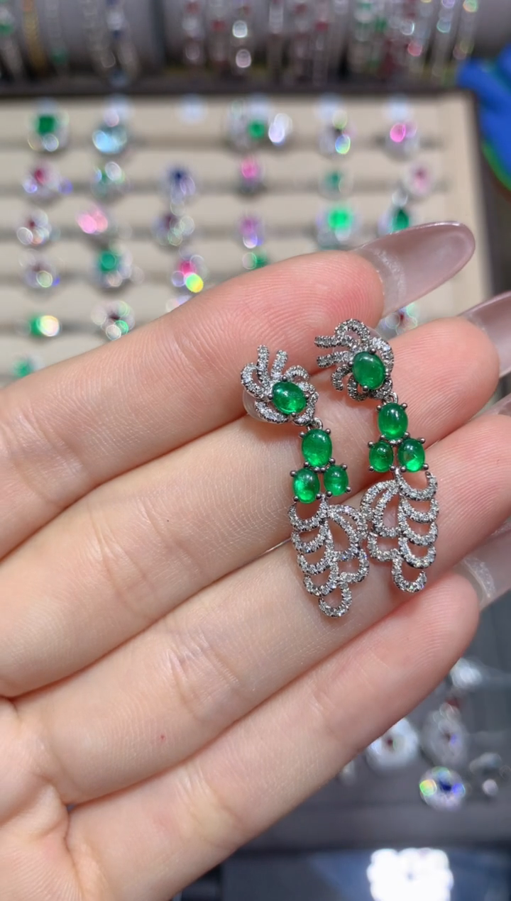 【闪购商品】祖母绿耳坠18K金镶嵌0.97CT  54号