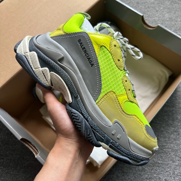 全新未使用 Balenciaga/巴黎世家 41码 triples男士老爹鞋 荧光黄