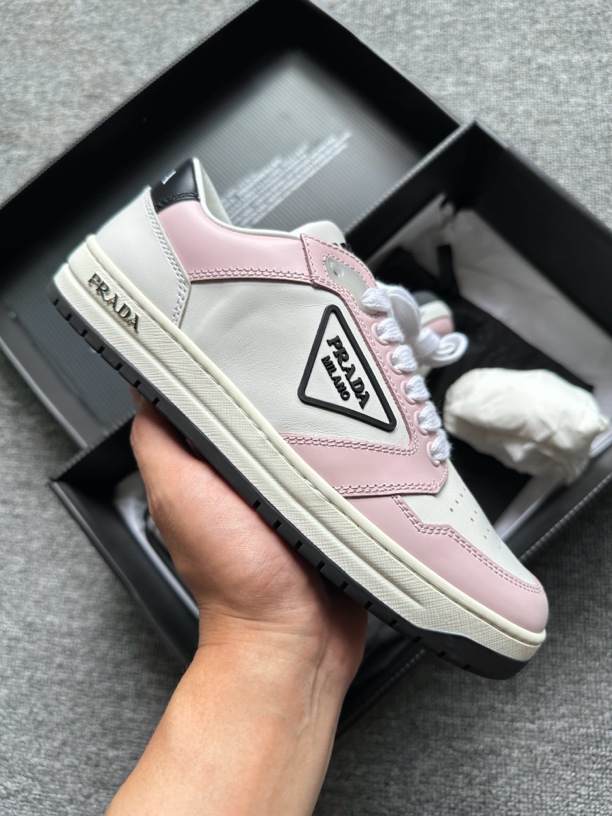 全新未使用 Prada/普拉达 35.5码原盒 三角标女款板鞋 粉白色