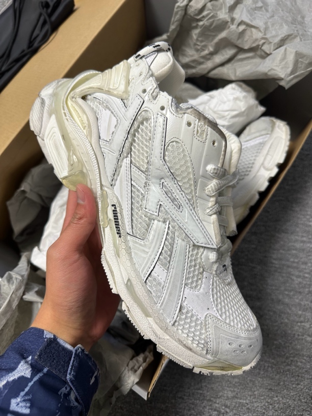 全新未使用 Balenciaga/巴黎世家 40码原盒 runner老爹鞋白色做旧