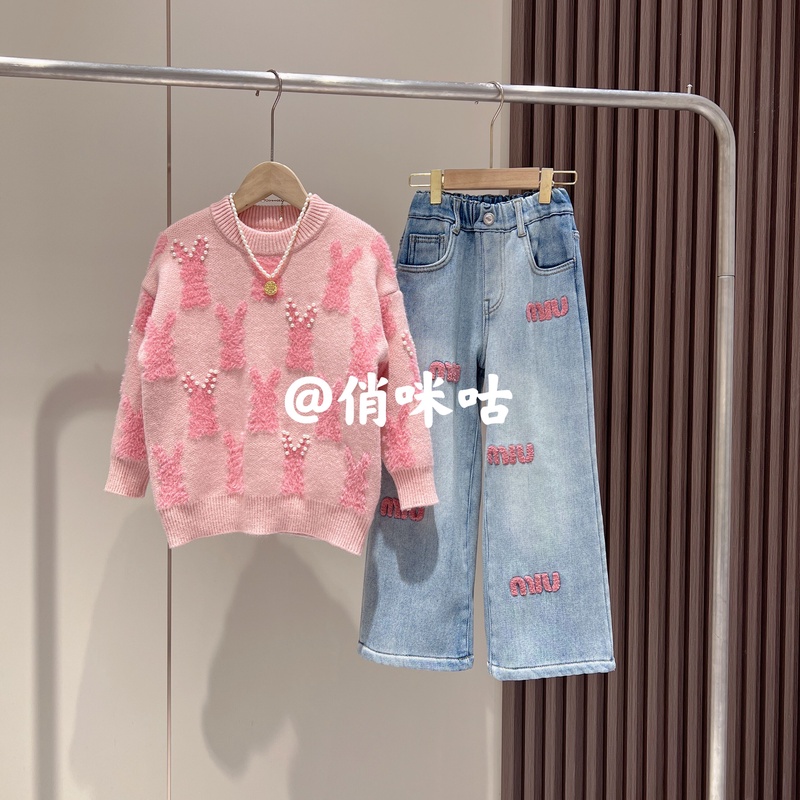 俏咪咕女童冬季新款韩版休闲兔兔毛衣甜酷绣花加绒牛仔裤套装