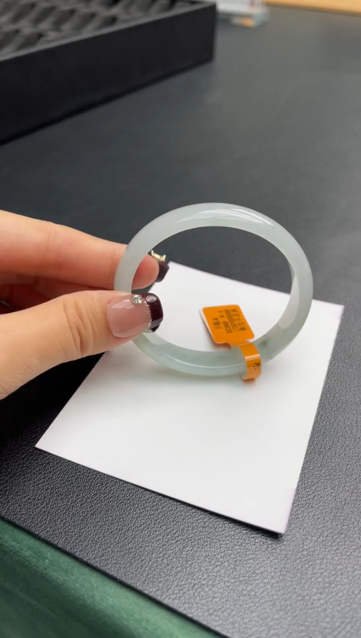 【闪购商品】翡翠手镯（贵妃镯）未镶嵌
