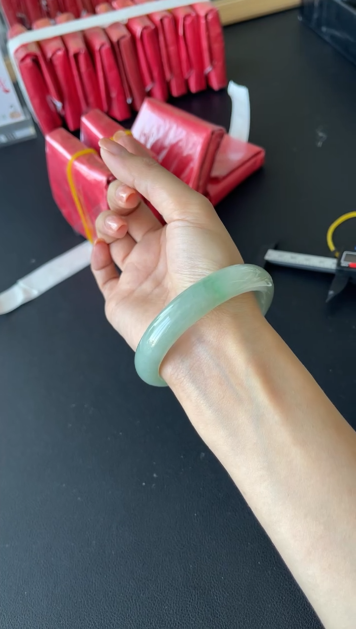 【闪购商品】翡翠手镯未镶嵌57.5mm