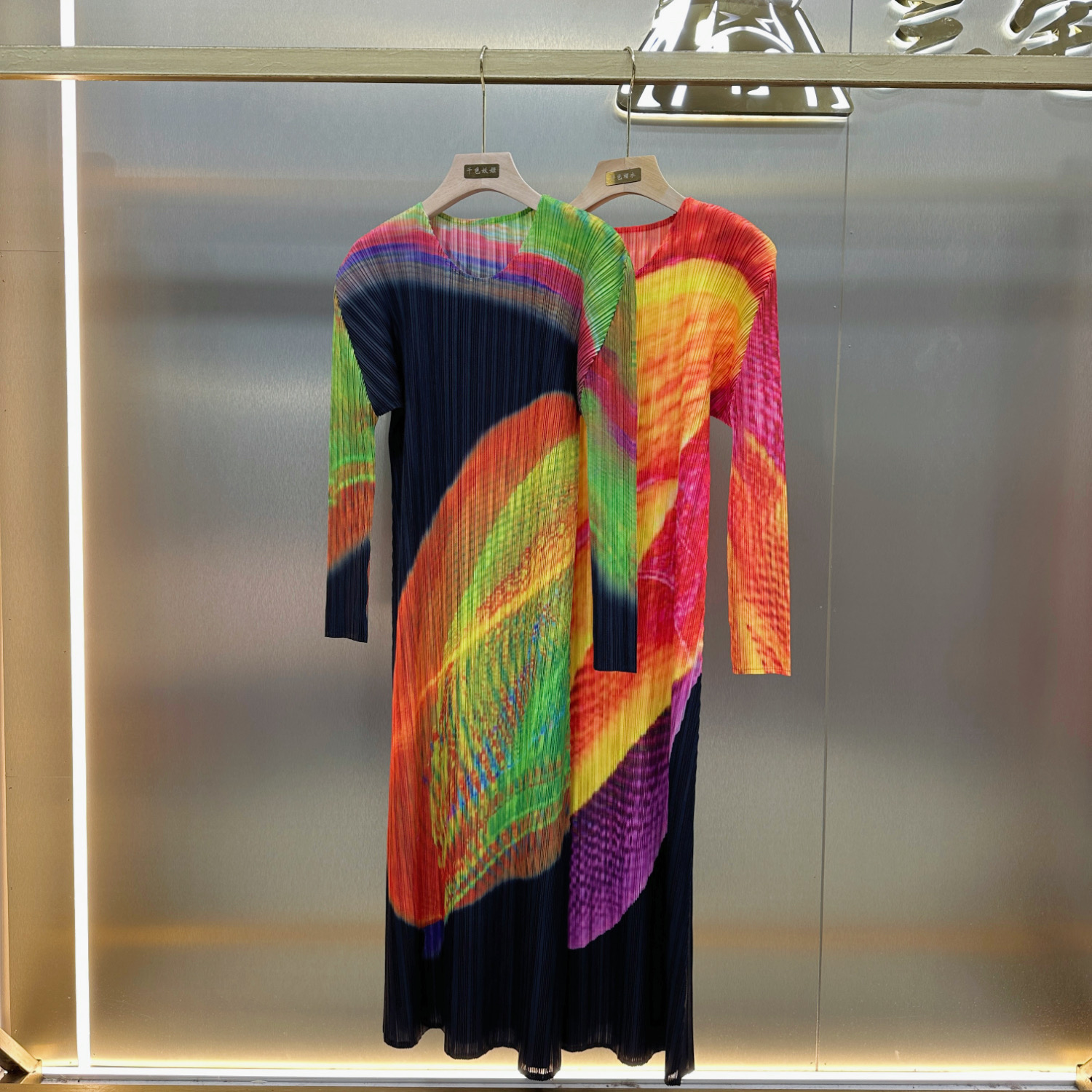三宅褶皱秋季新款气质优雅11月专柜同款光谱系列彩线长袖连衣裙