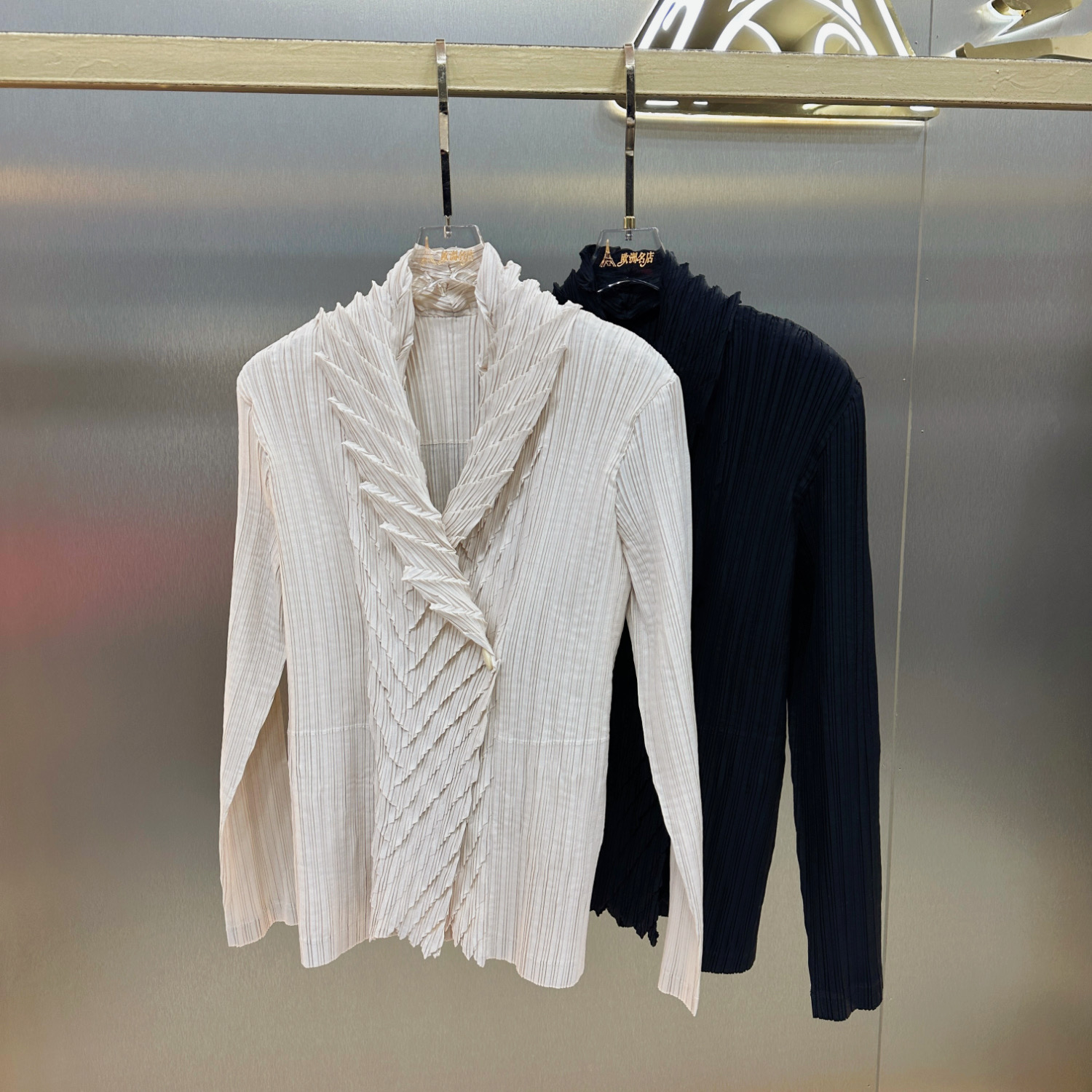 三宅褶皱秋季新款纯色重工外套气质百搭翻领压褶长袖开衫