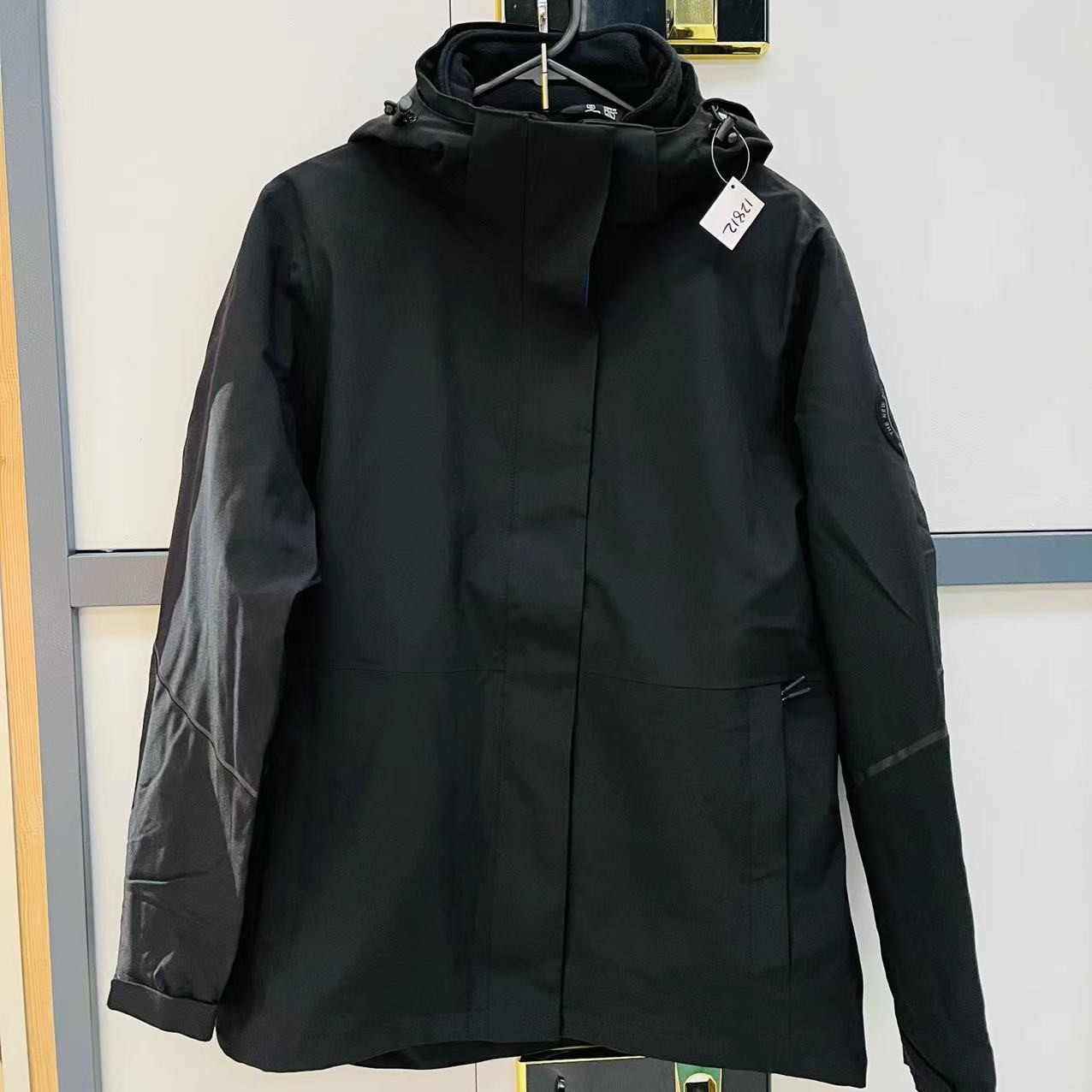 居家好物哎呦家12812黑色冲锋衣