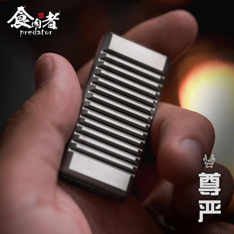 食肉者尊严推牌 啪啪币指尖陀螺钛合金办公室随身减压玩具送礼edc