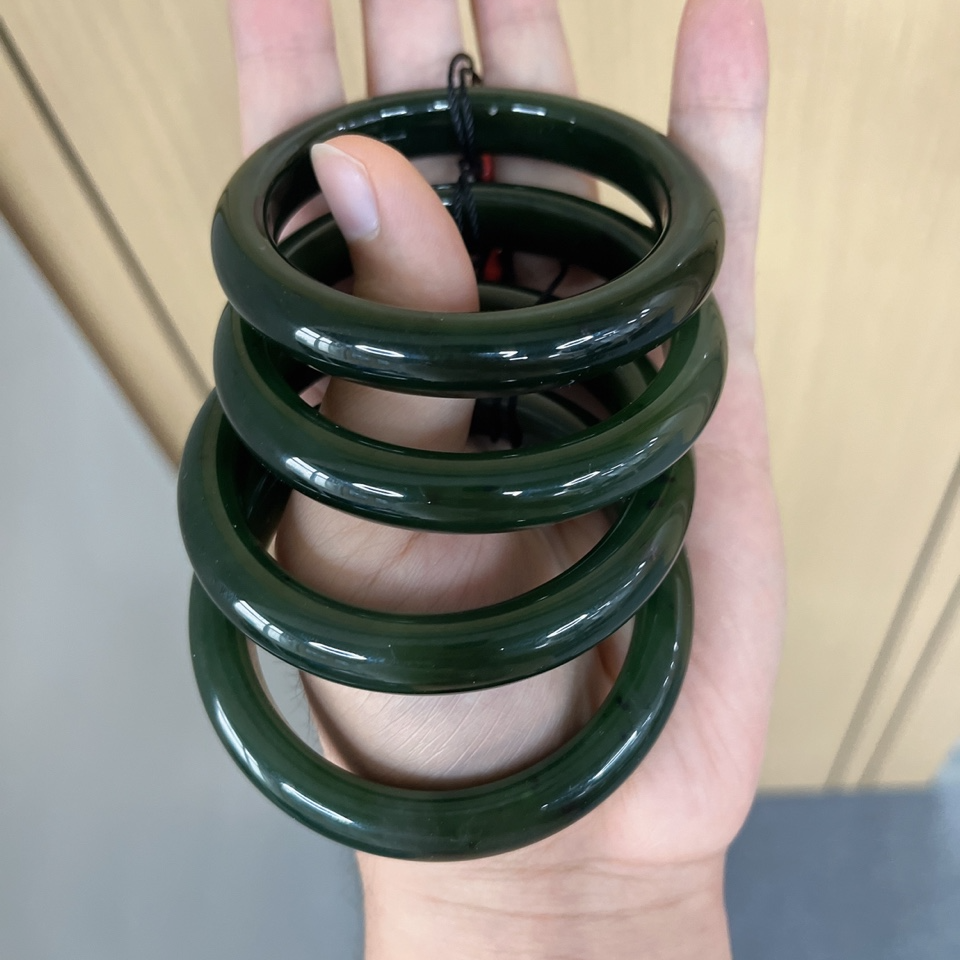 天然和田玉碧玉手镯（颜色多样性拍一发一）轻奢气质款 OS