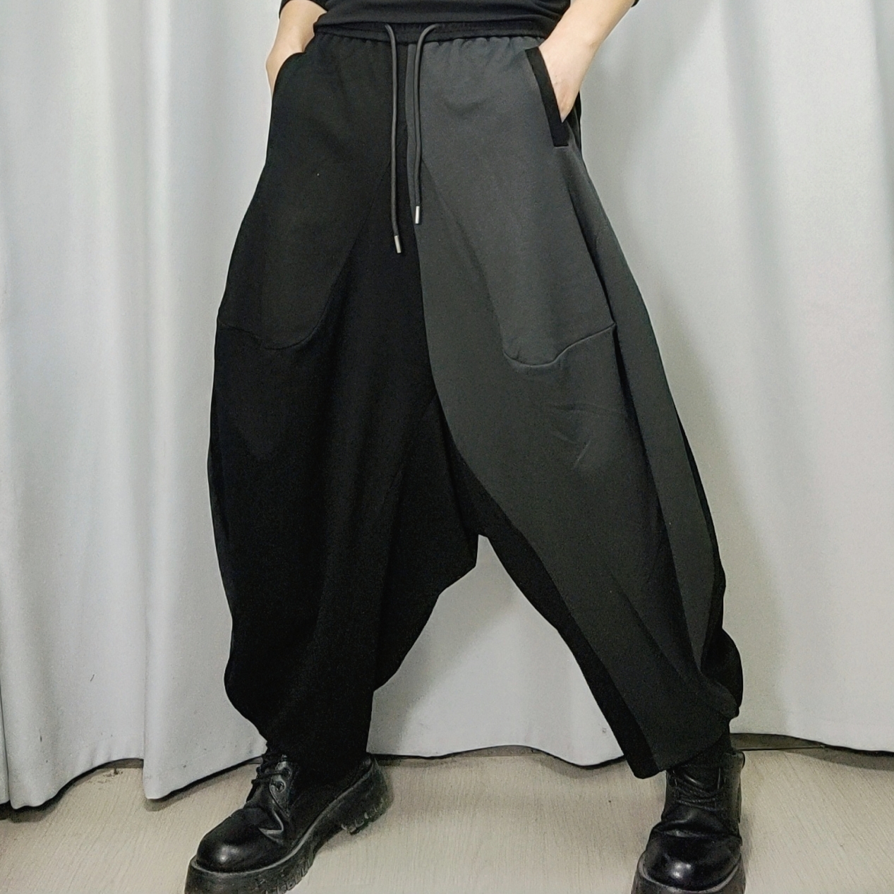 时尚个性设计师休闲潮搭黑灰拼接不对称造型休闲裤