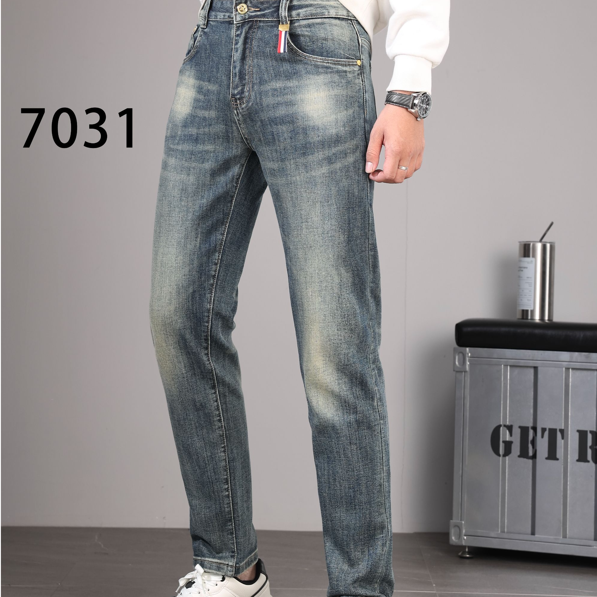 欧货潮牌春秋新款修身小直筒高端男士牛仔裤百搭休闲时尚显瘦裤子