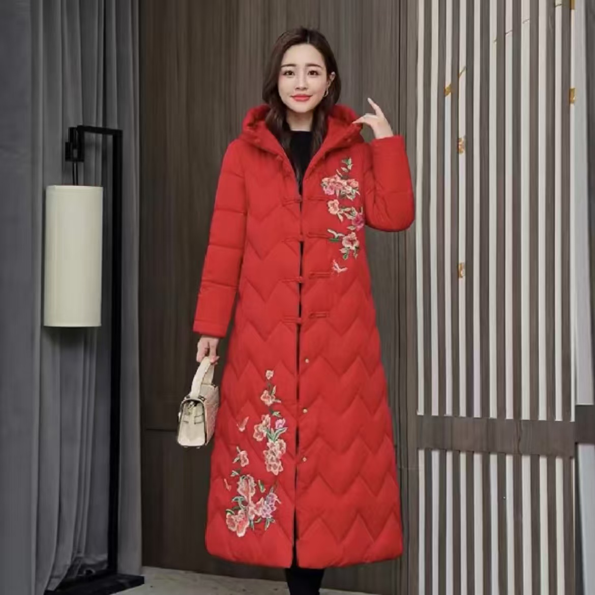  【吉遇优选】3056-946#冬季新款民族风盘扣刺绣拉链加长款保暖棉服