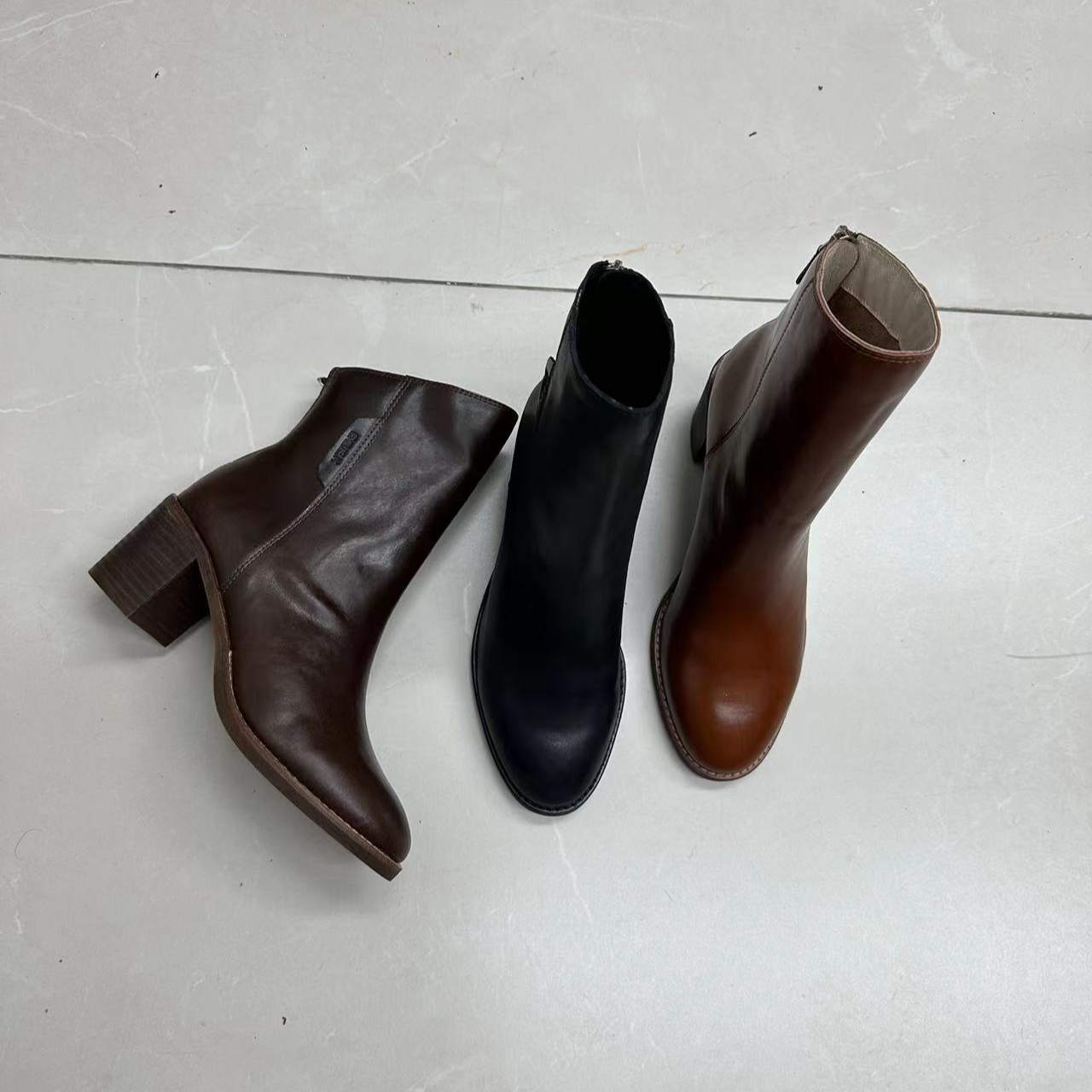 纯原真皮后拉链中跟短靴三色