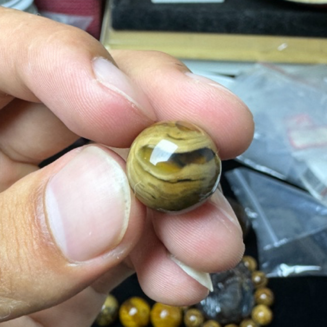 缅甸琥珀老油根蛋黄溶洞单珠