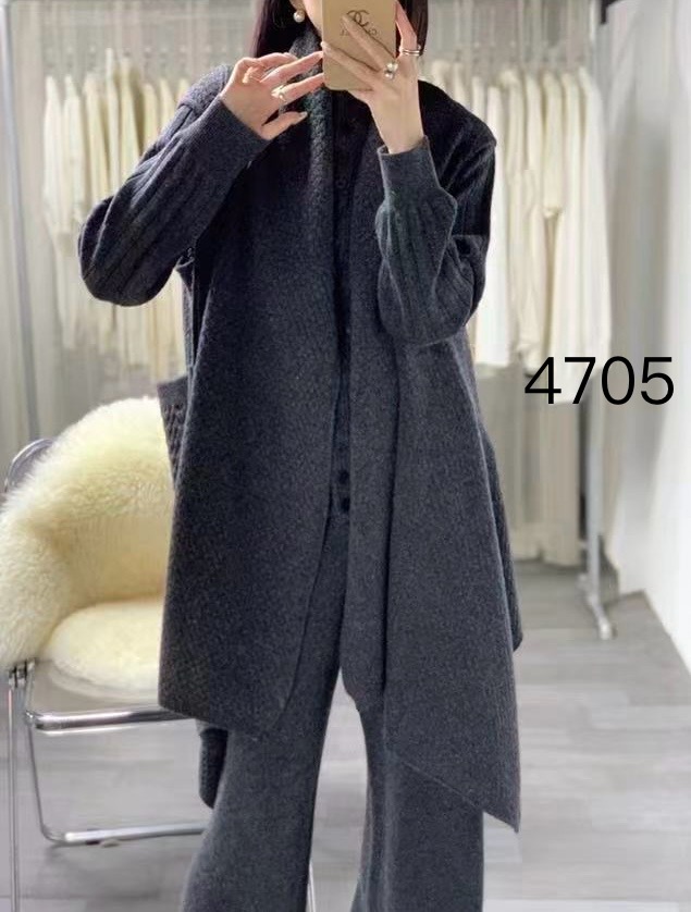 4705（部分无水洗唛，介意慎拍）SANFAN新款针织衫