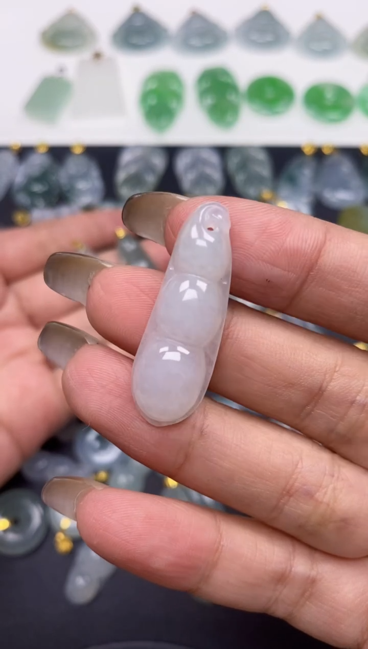 【闪购商品】翡翠颈饰未镶嵌豆子