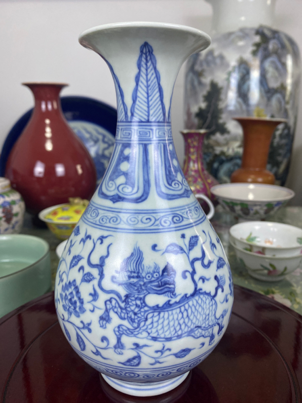 青花麒麟龙纹玉壶春瓶