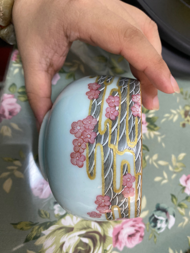 粉彩钵型小碗