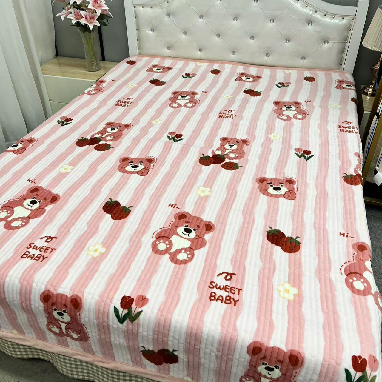 【郁金香小熊】新款宝宝绒 牛奶绒床盖 加绒防滑双面多功能床盖