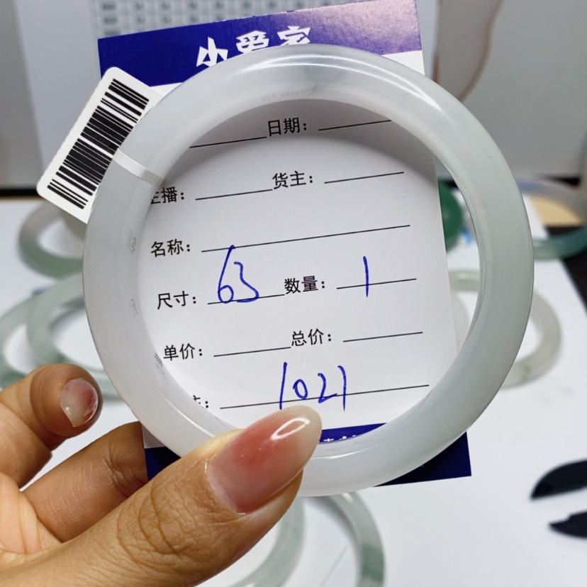 【闪购商品】石英质玉手镯未镶嵌困*