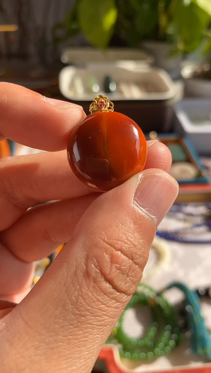 【闪购商品】南红玛瑙吊坠(不含链)18K金镶嵌圆牌多样发一