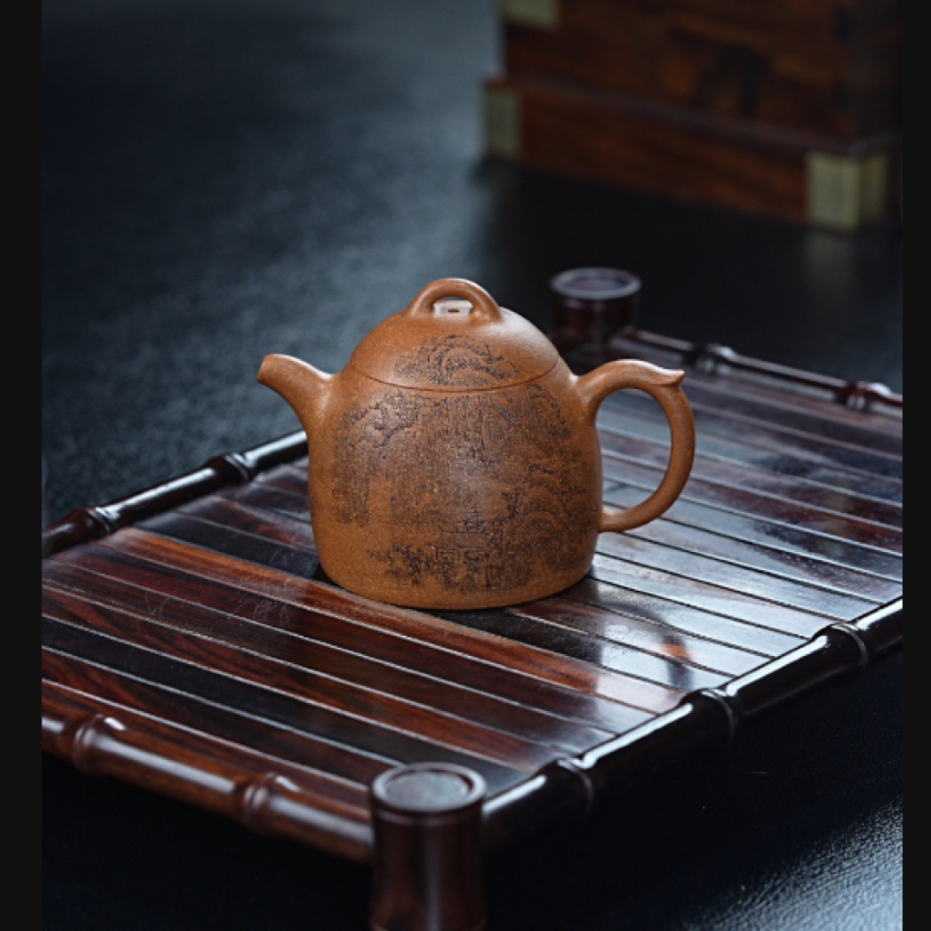 秦权壶 顾华文全手工制作 奚邦文刻绘云山飞瀑图 200毫升黄金段泥