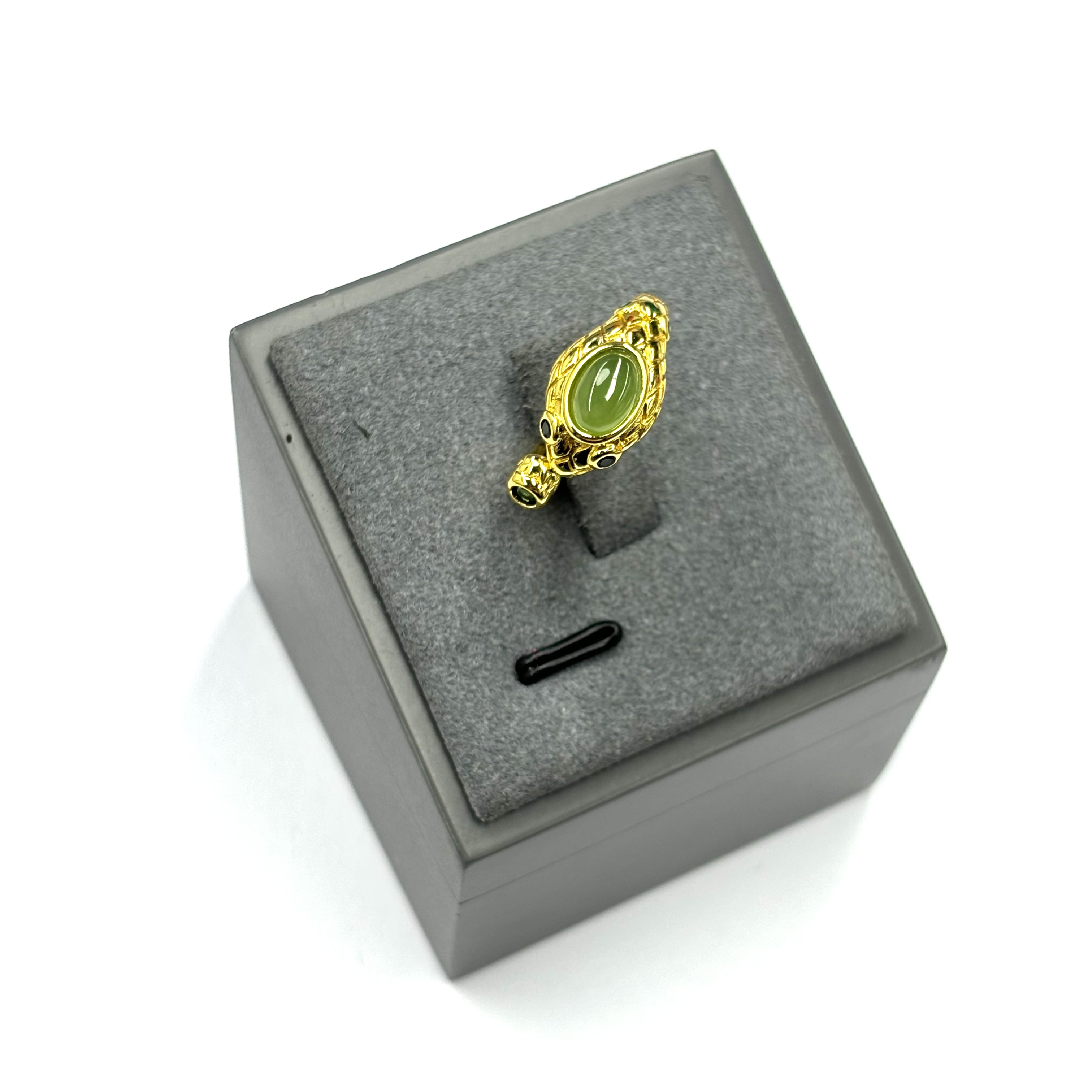 a500-宫廷风设计款和田玉蛋面灵蛇戒指-赠礼盒