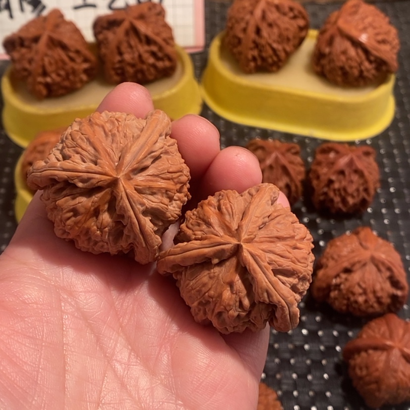 【闪购商品】核桃核雕爆***哥