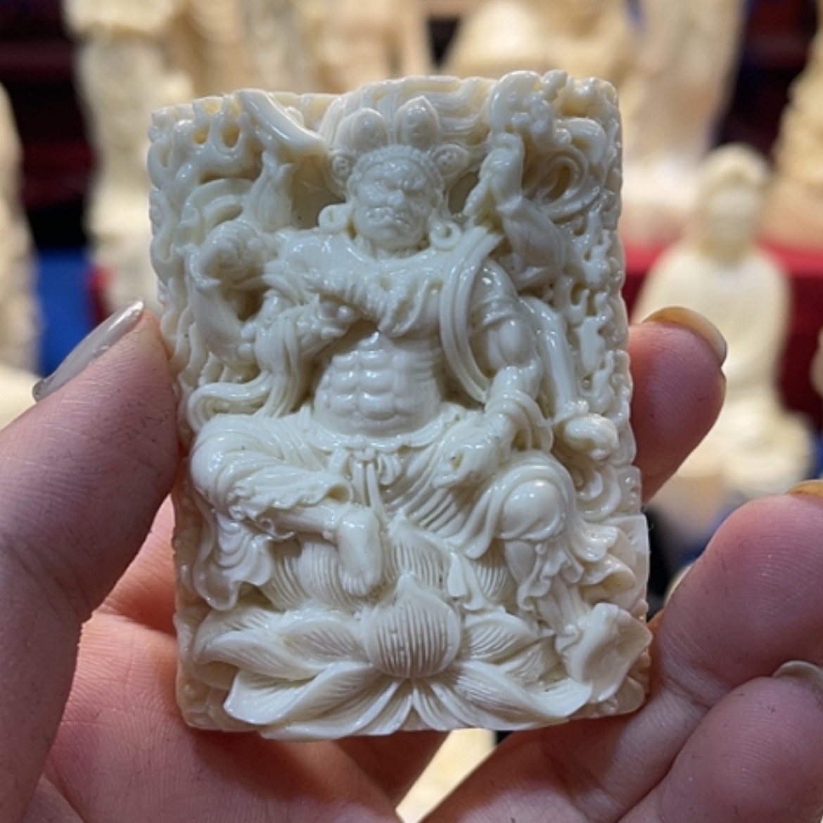 【闪购商品】大黑天根雕青****云
