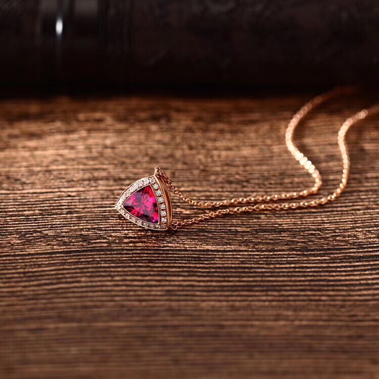 18K玫瑰金镶嵌天然红色宝石红碧玺钻石围镶吊坠个性三角碧玺项链