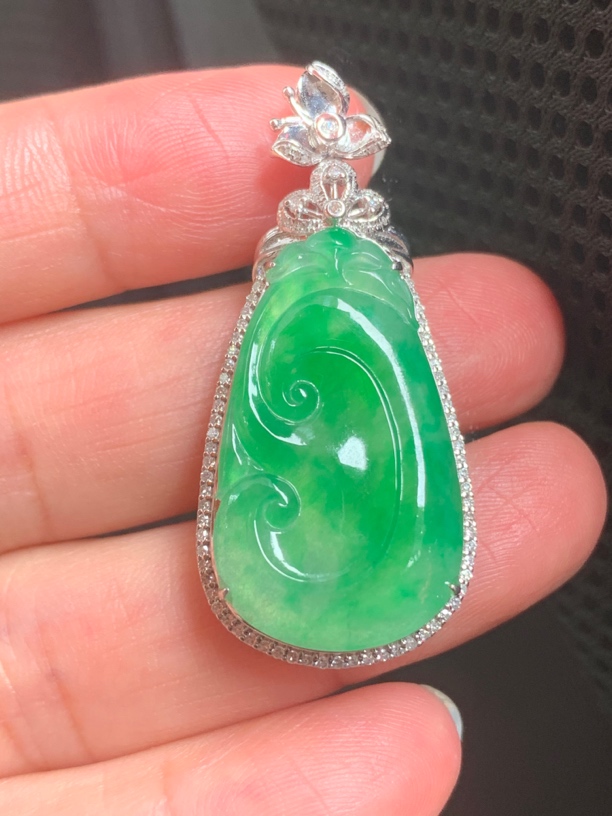 缅甸翡翠A货：高冰金丝绿如意