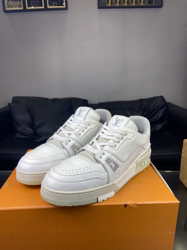 95新 LouisVuitton/路易威登 LV休闲鞋Trainer白水泥43码配盒97新